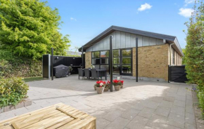 Awesome Home In Sæby With Kitchen